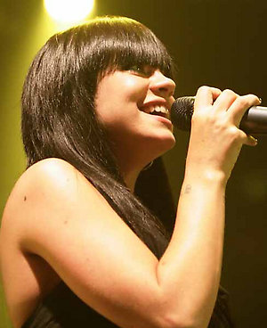 FamousPeopleFacts - Lily Allen