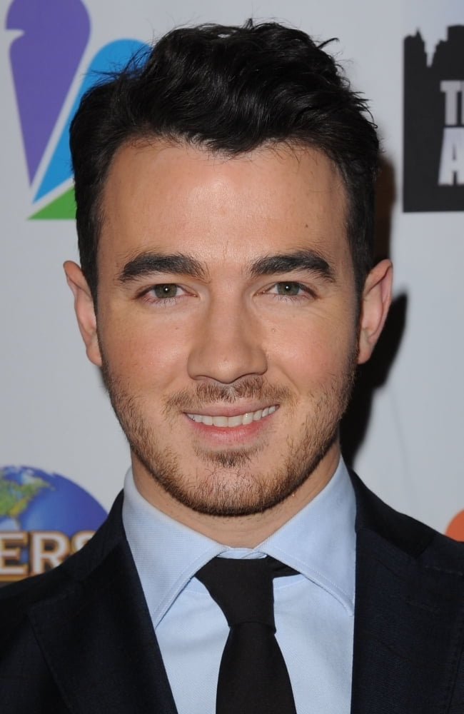 FamousPeopleFacts - Kevin Jonas