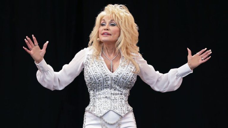 FamousPeopleFacts - Dolly Parton