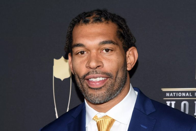 FamousPeopleFacts - Julius Peppers