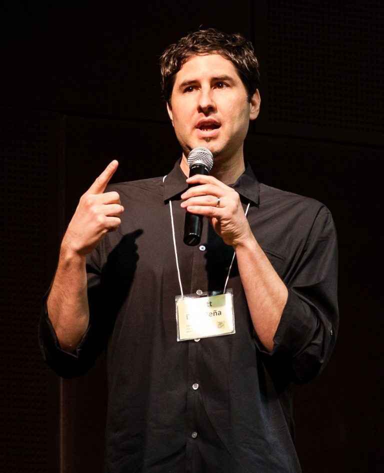 FamousPeopleFacts - Matt de la Pena