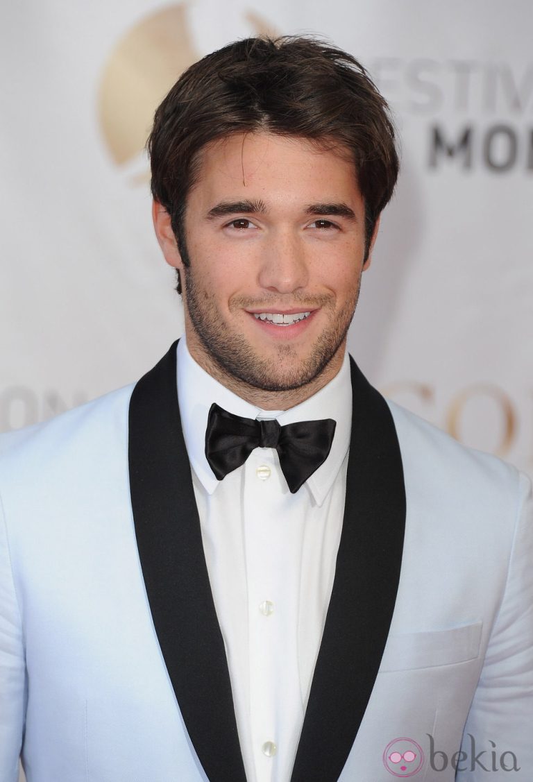 FamousPeopleFacts - Josh Bowman