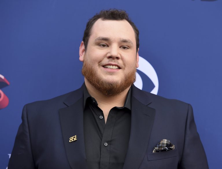 FamousPeopleFacts - Luke Combs