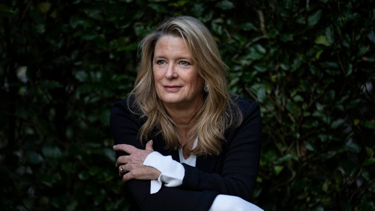 FamousPeopleFacts - Kristin Hannah