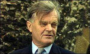 FamousPeopleFacts - Alan Clark