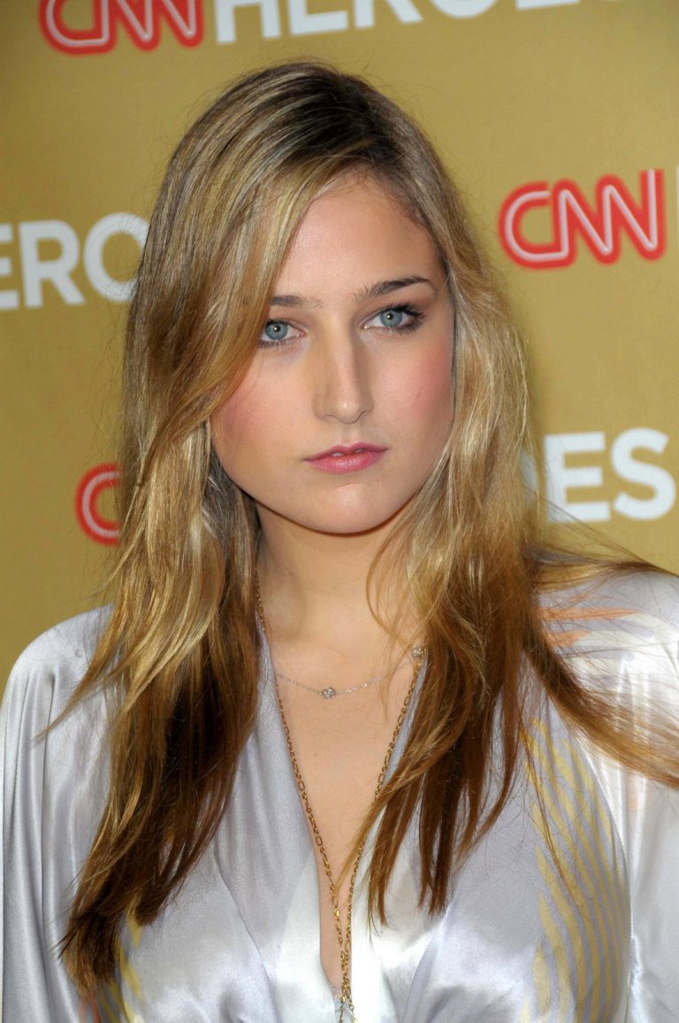 FamousPeopleFacts - Leelee Sobieski