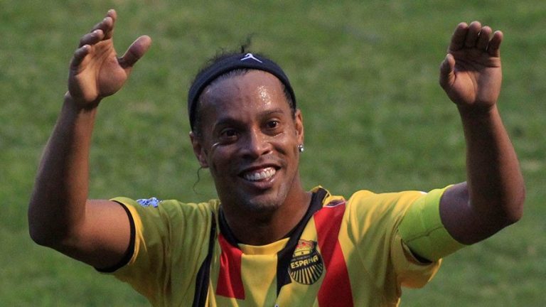 FamousPeopleFacts - Ronaldinho