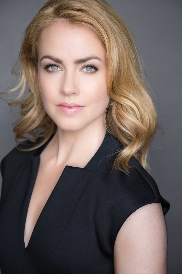 FamousPeopleFacts - Amanda Schull