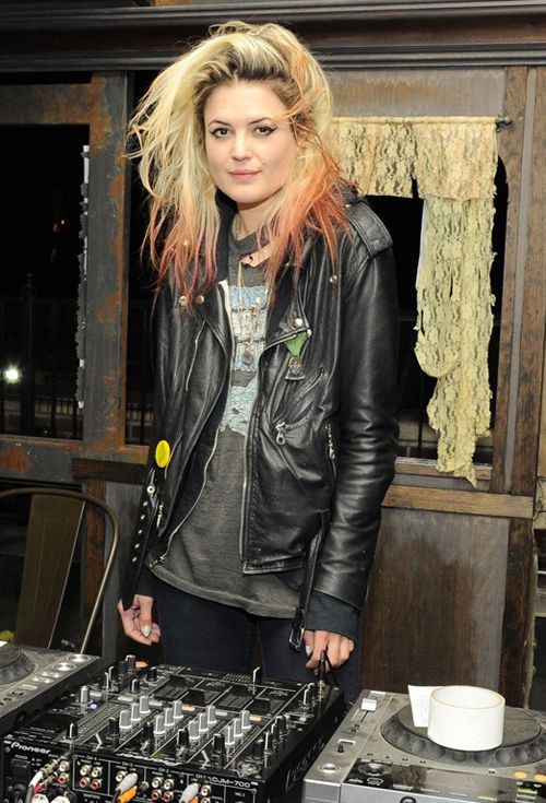 FamousPeopleFacts - Alison Mosshart