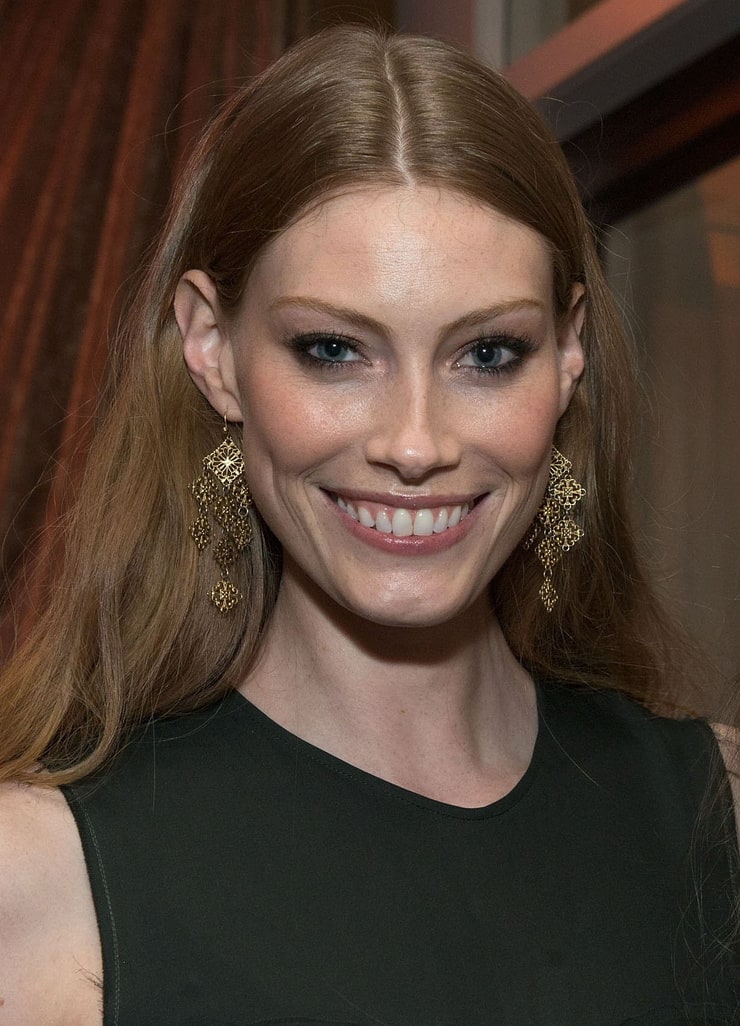 FamousPeopleFacts - Alyssa Sutherland