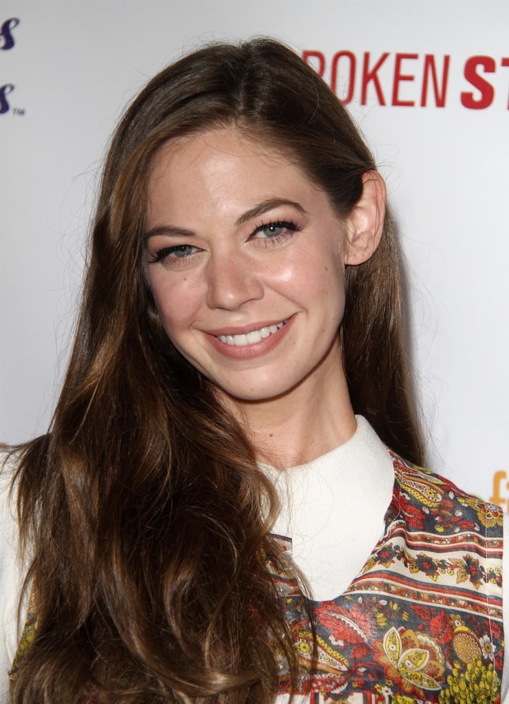 FamousPeopleFacts - Analeigh Tipton