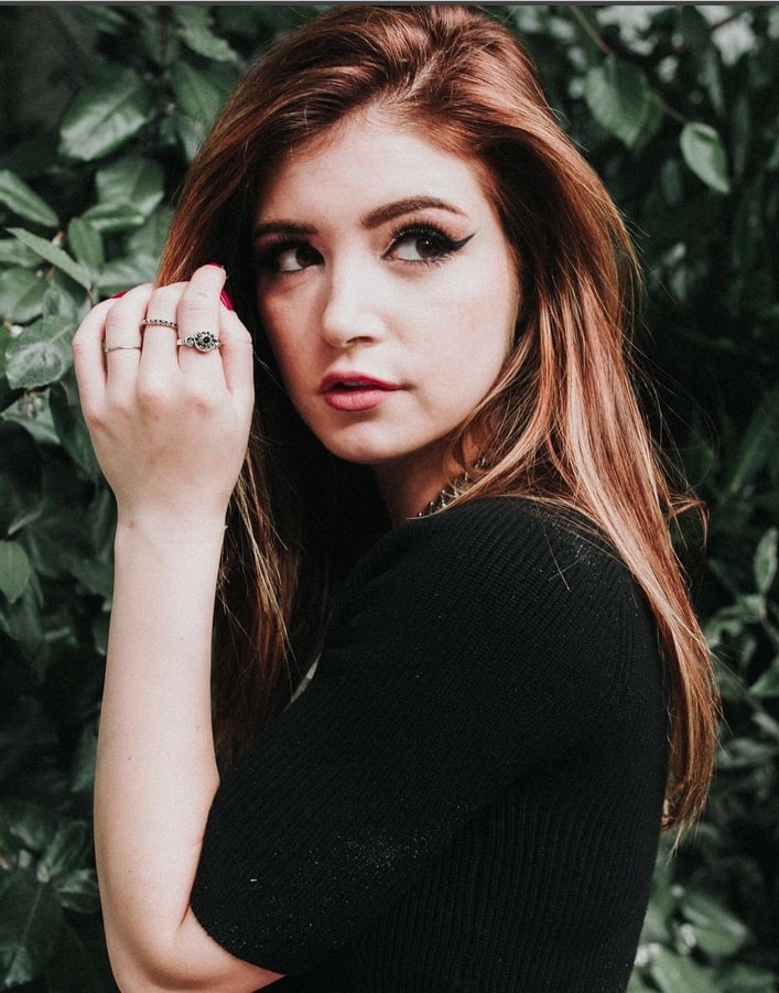 FamousPeopleFacts - Chrissy Costanza