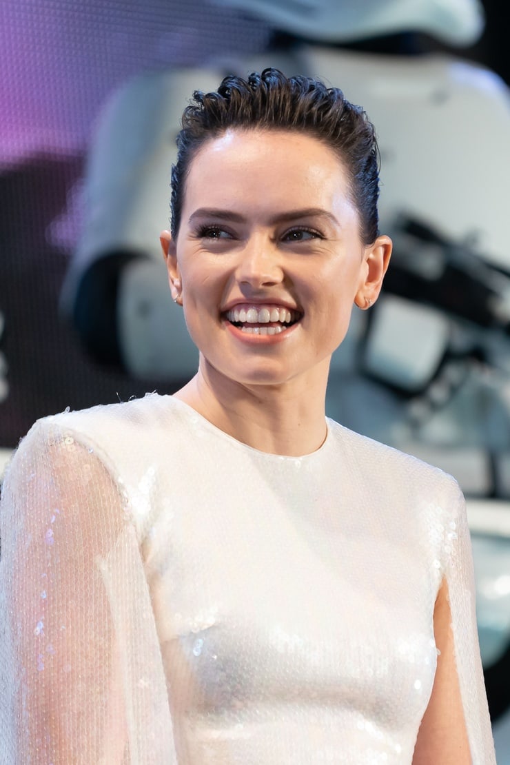 FamousPeopleFacts - Daisy Ridley