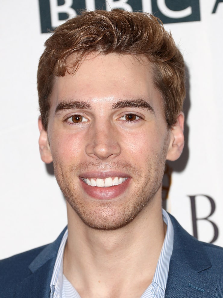 FamousPeopleFacts - Jordan Gavaris