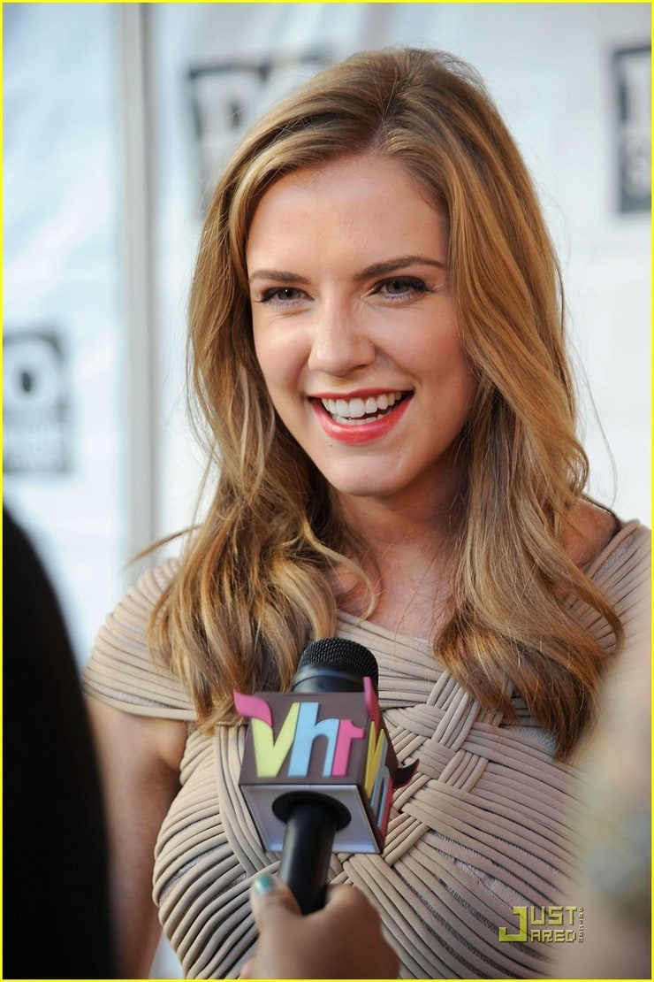 FamousPeopleFacts - Sara Canning