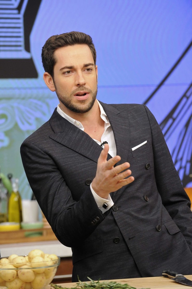 FamousPeopleFacts - Zachary Levi