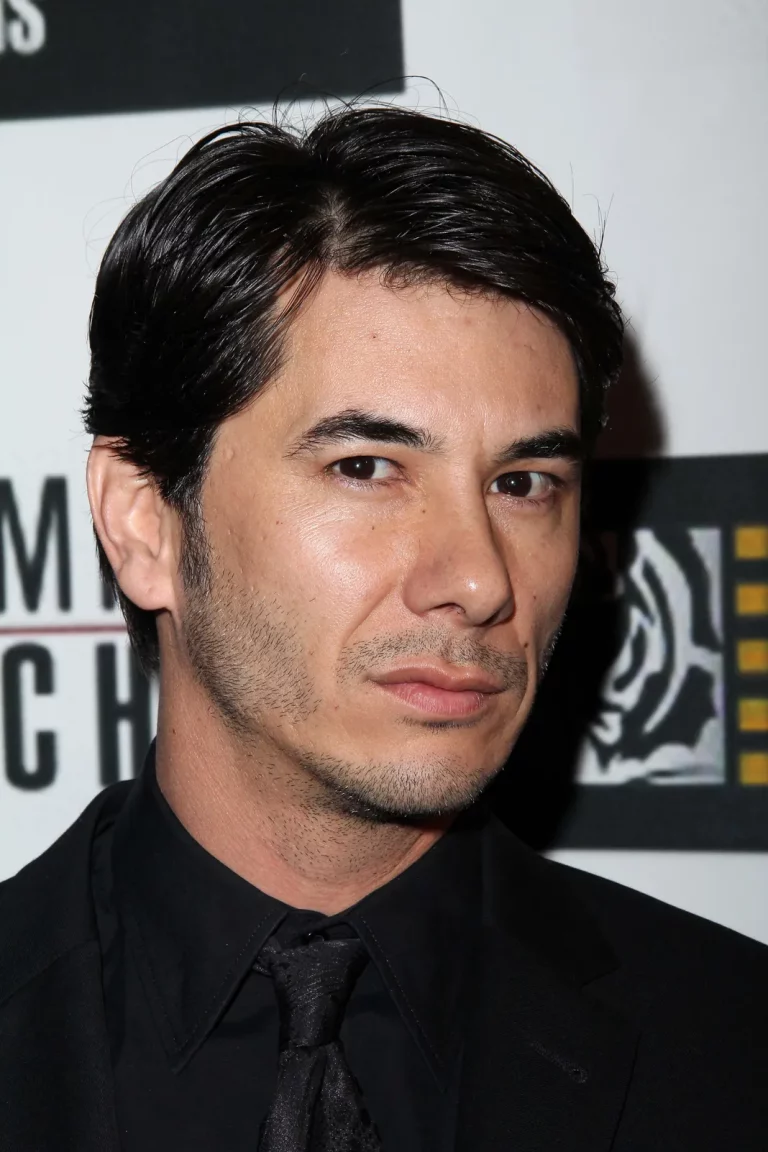 FamousPeopleFacts - James Duval