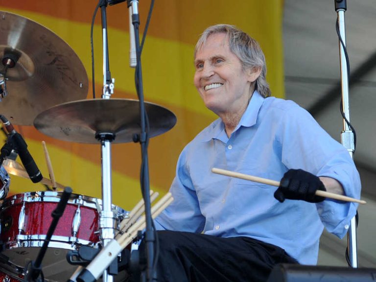 FamousPeopleFacts - Levon Helm