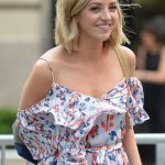 FamousPeopleFacts - Abby Elliott