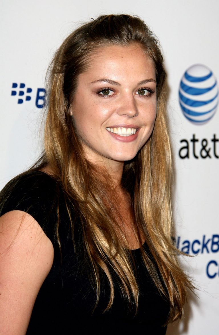 FamousPeopleFacts - Agnes Bruckner