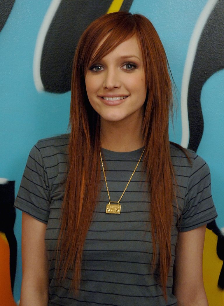 FamousPeopleFacts - Ashlee Simpson