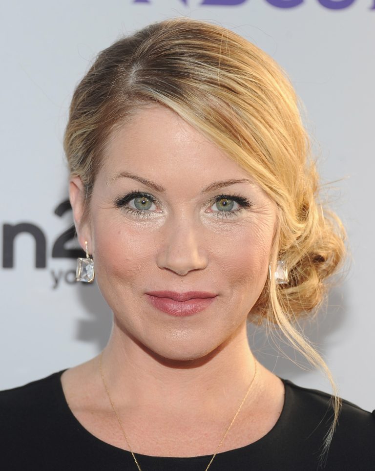 FamousPeopleFacts - Christina Applegate