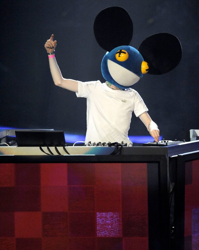 FamousPeopleFacts - Deadmau5