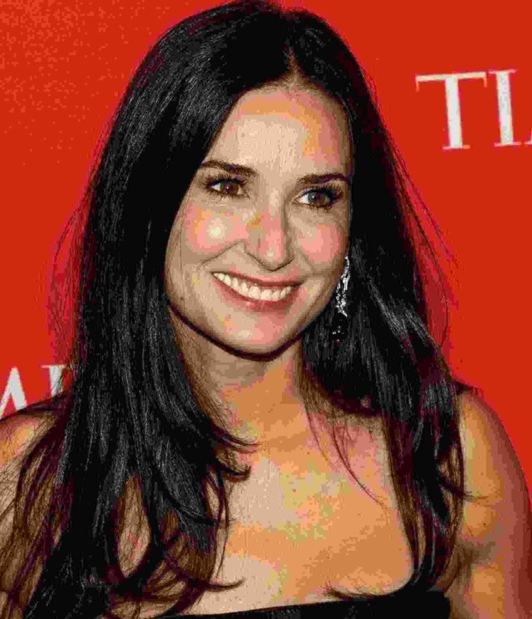 FamousPeopleFacts - Demi Moore