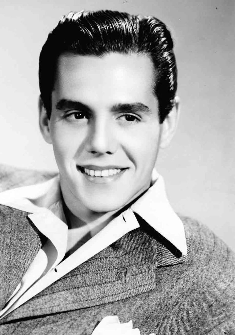 FamousPeopleFacts - Desi Arnaz