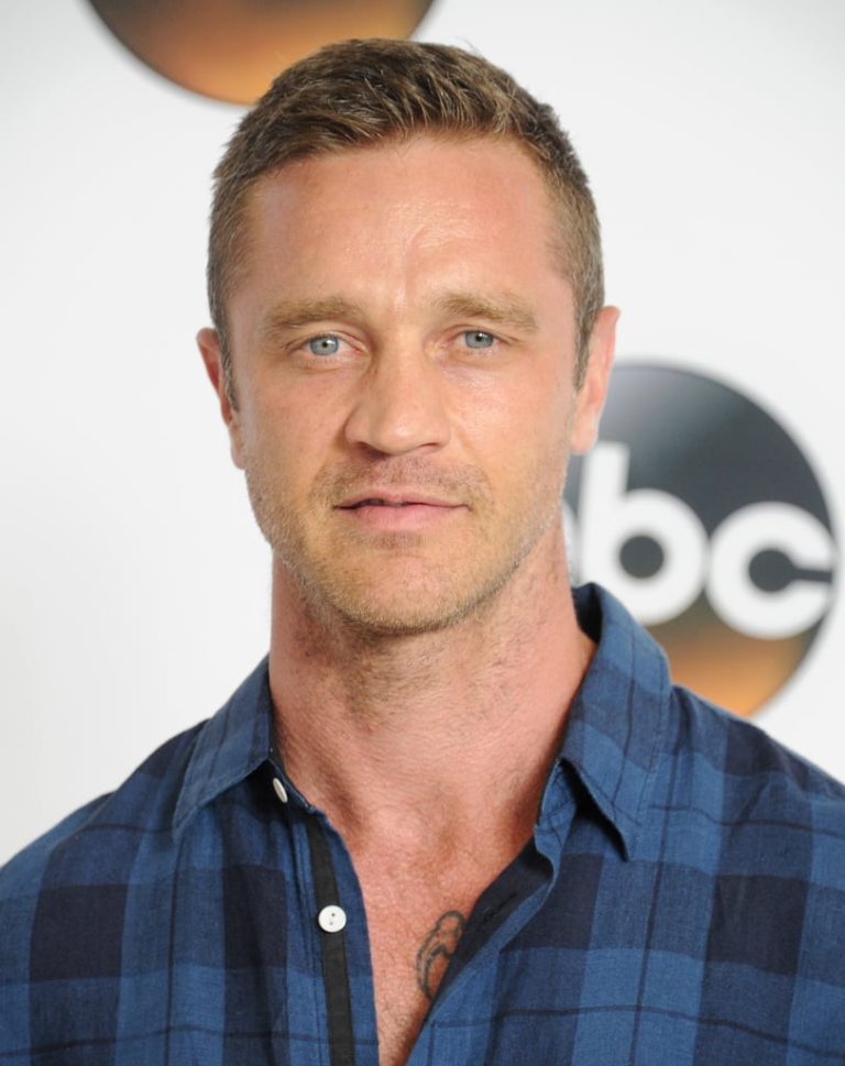 FamousPeopleFacts - Devon Sawa