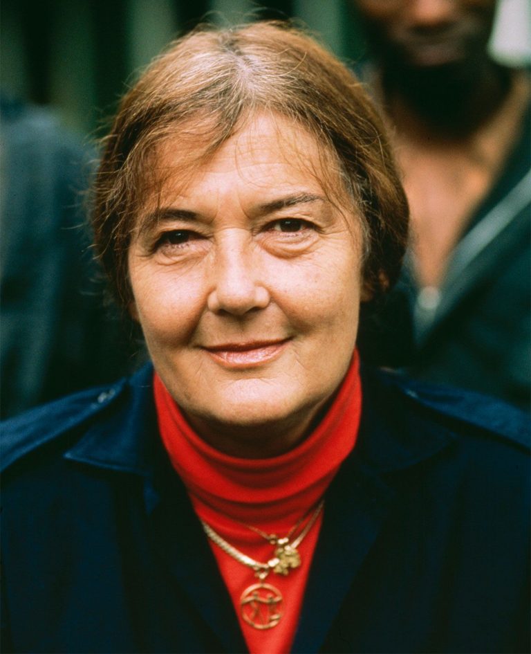 FamousPeopleFacts - Dian Fossey