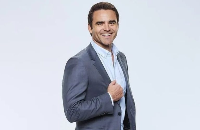 FamousPeopleFacts - Dustin Clare