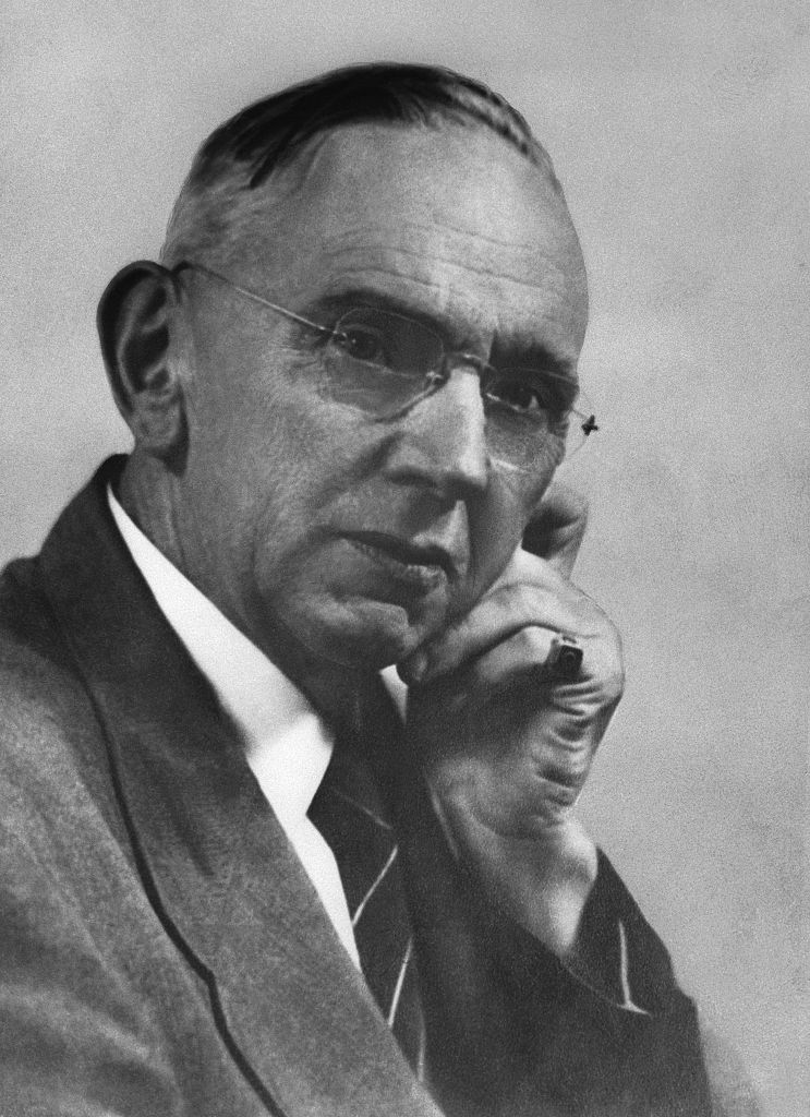 FamousPeopleFacts - Edgar Cayce