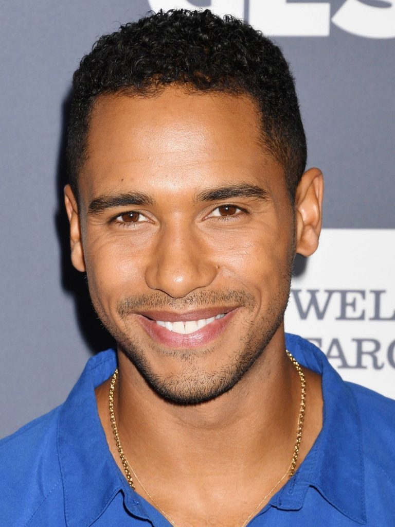 FamousPeopleFacts - Elliot Knight