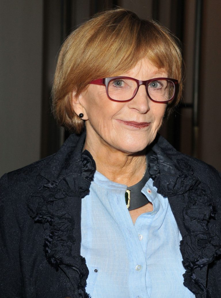 FamousPeopleFacts - Anne Robinson