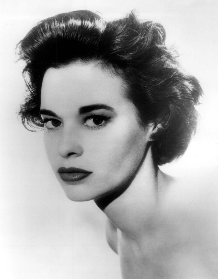 FamousPeopleFacts - Gloria Vanderbilt