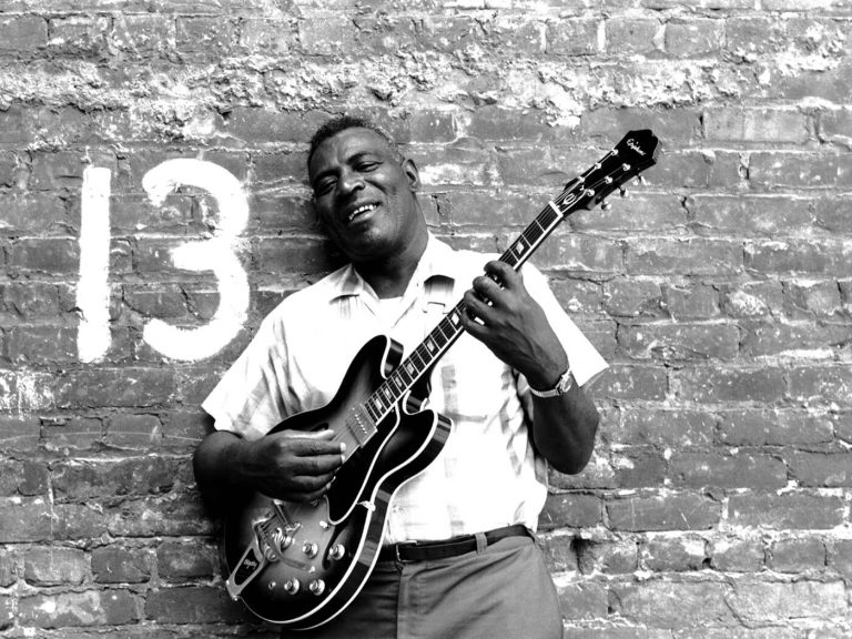 FamousPeopleFacts - Howlin’ Wolf