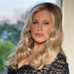 FamousPeopleFacts - Jennifer Coolidge