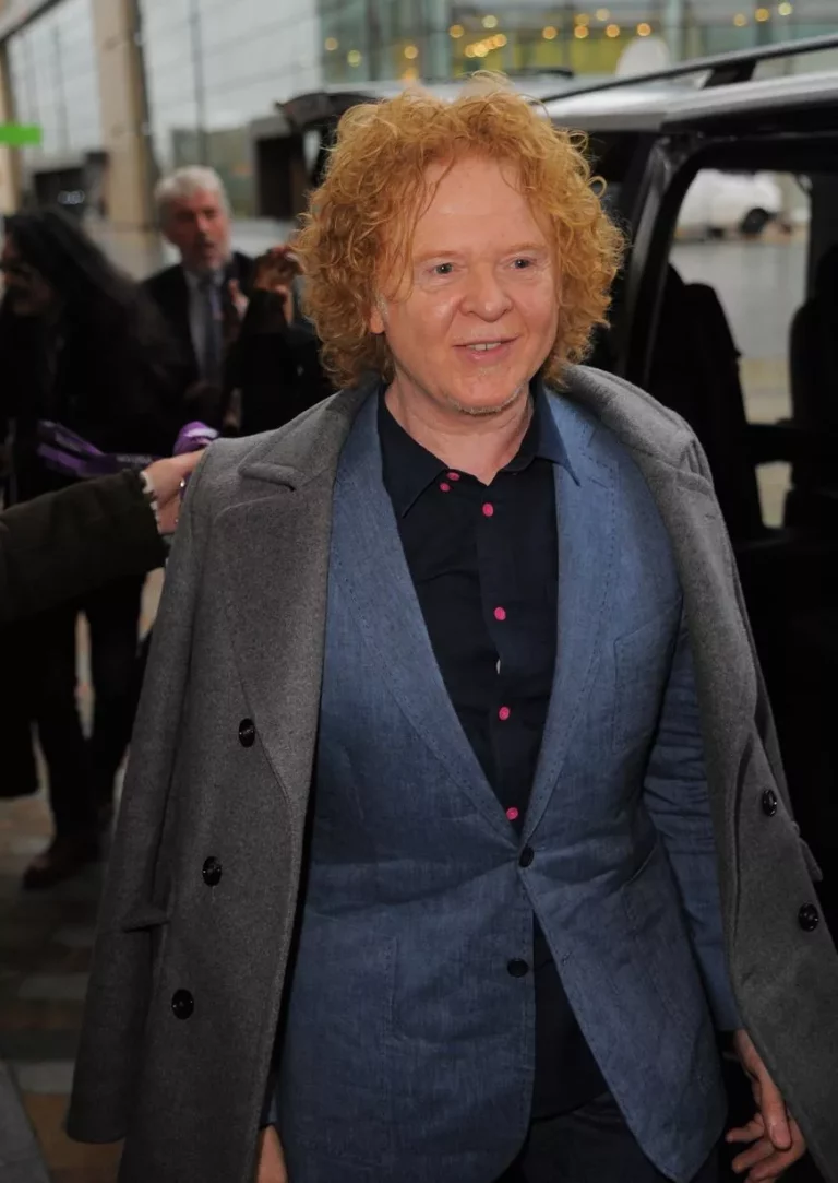 FamousPeopleFacts - Mick Hucknall