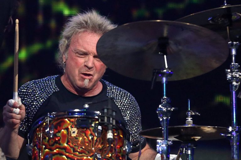 FamousPeopleFacts - Joey Kramer