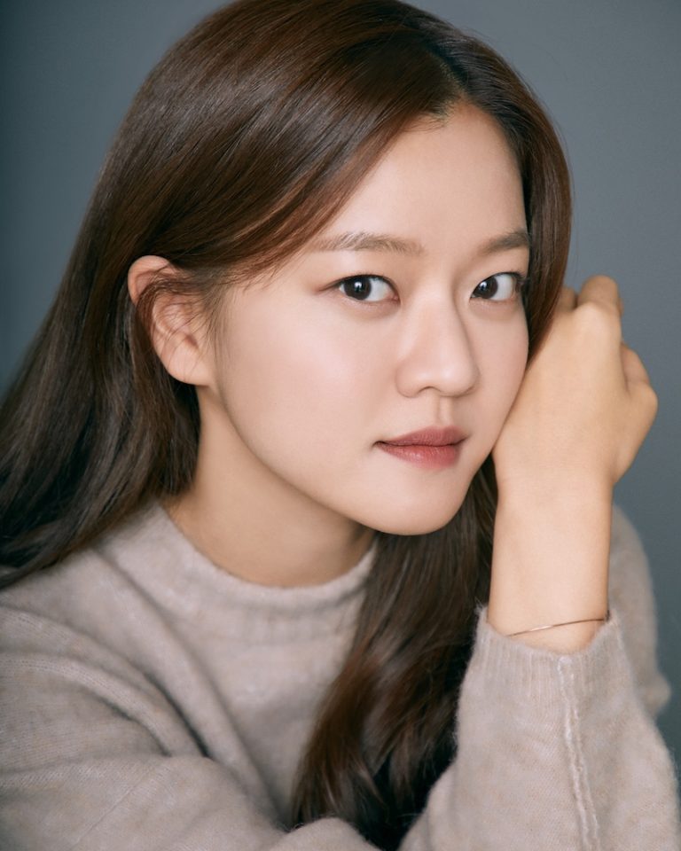 FamousPeopleFacts - Go Ah-sung