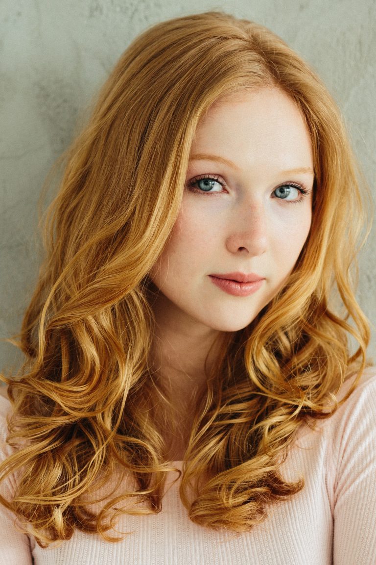 FamousPeopleFacts - Molly Quinn