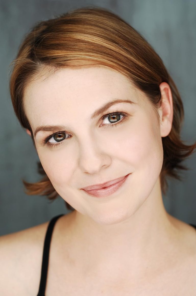 FamousPeopleFacts - Larisa Oleynik