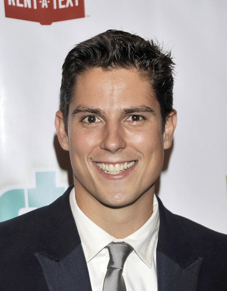 FamousPeopleFacts - Sean Faris