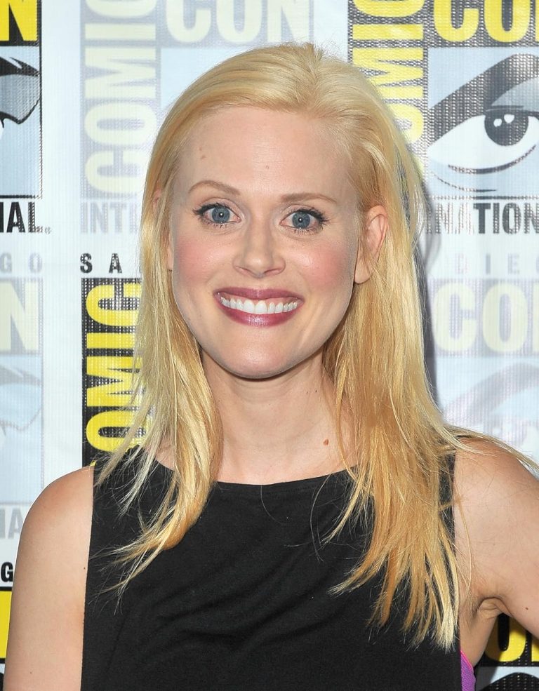 FamousPeopleFacts - Janet Varney