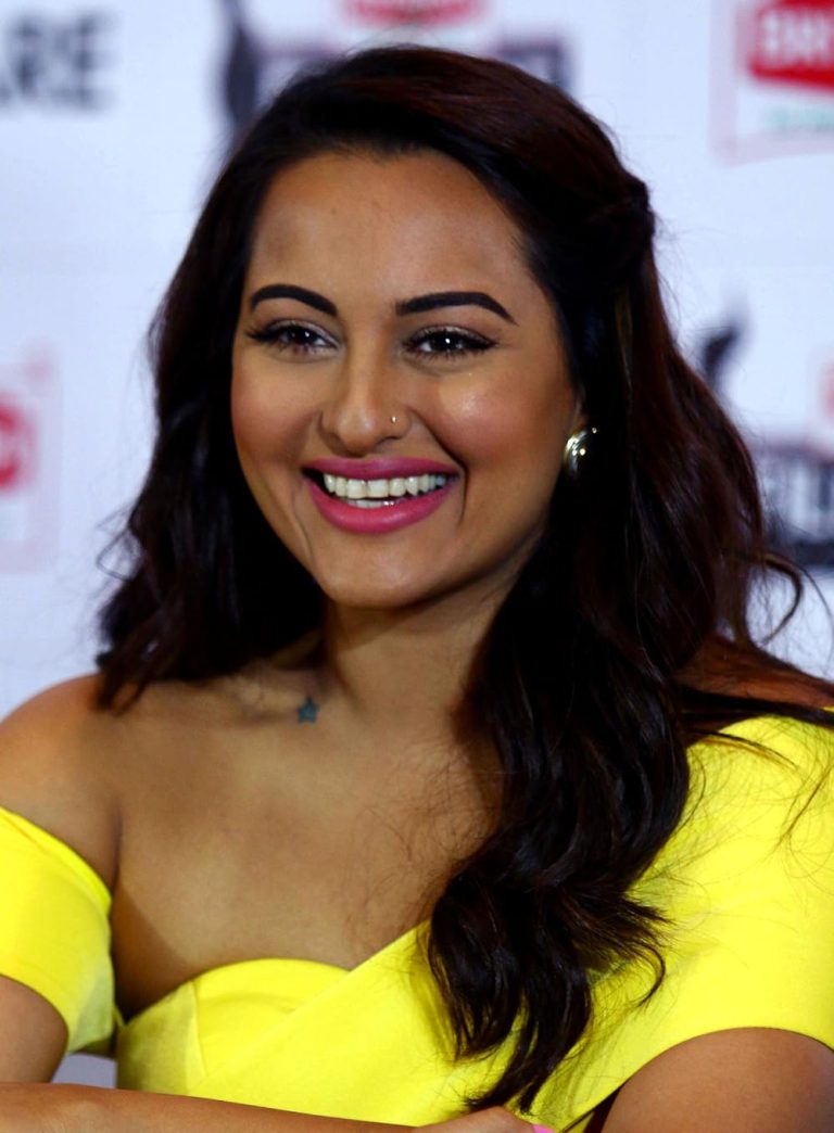 FamousPeopleFacts - Sonakshi Sinha