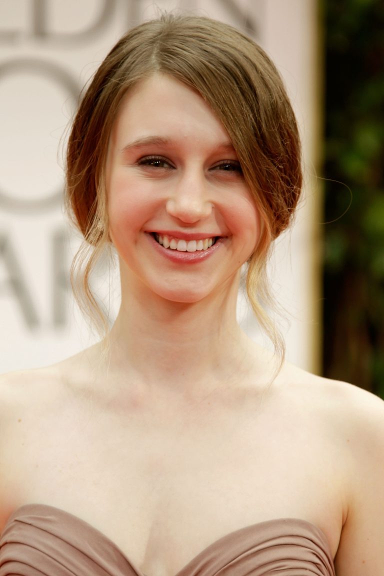 FamousPeopleFacts - Taissa Farmiga