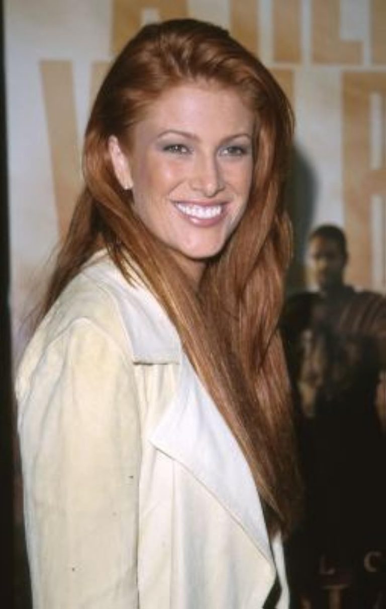 FamousPeopleFacts - Angie Everhart