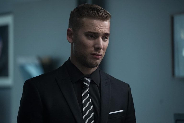 FamousPeopleFacts - Dustin Milligan