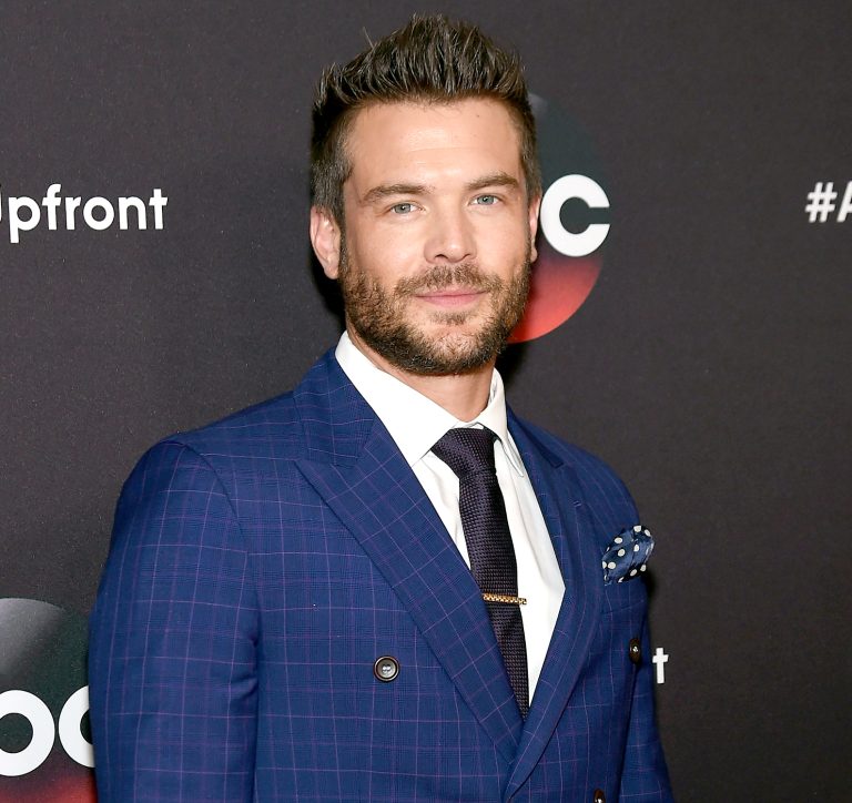 FamousPeopleFacts - Charlie Weber